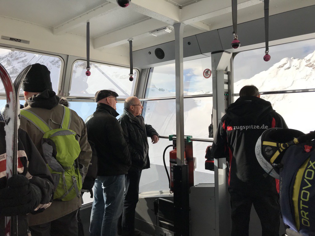 德國第一高峰｜楚格峰Zugspitze｜冰川平台｜登頂纜車.jpg