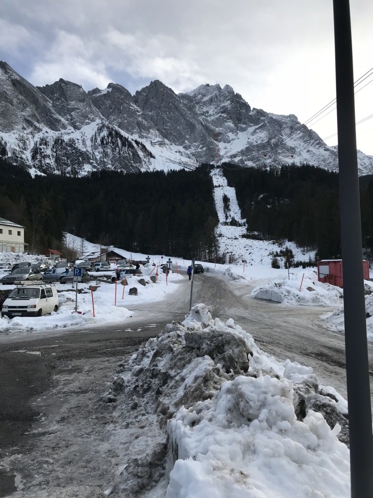 德國最高峰｜楚格峰Zugspitze｜艾比湖停車場.jpg