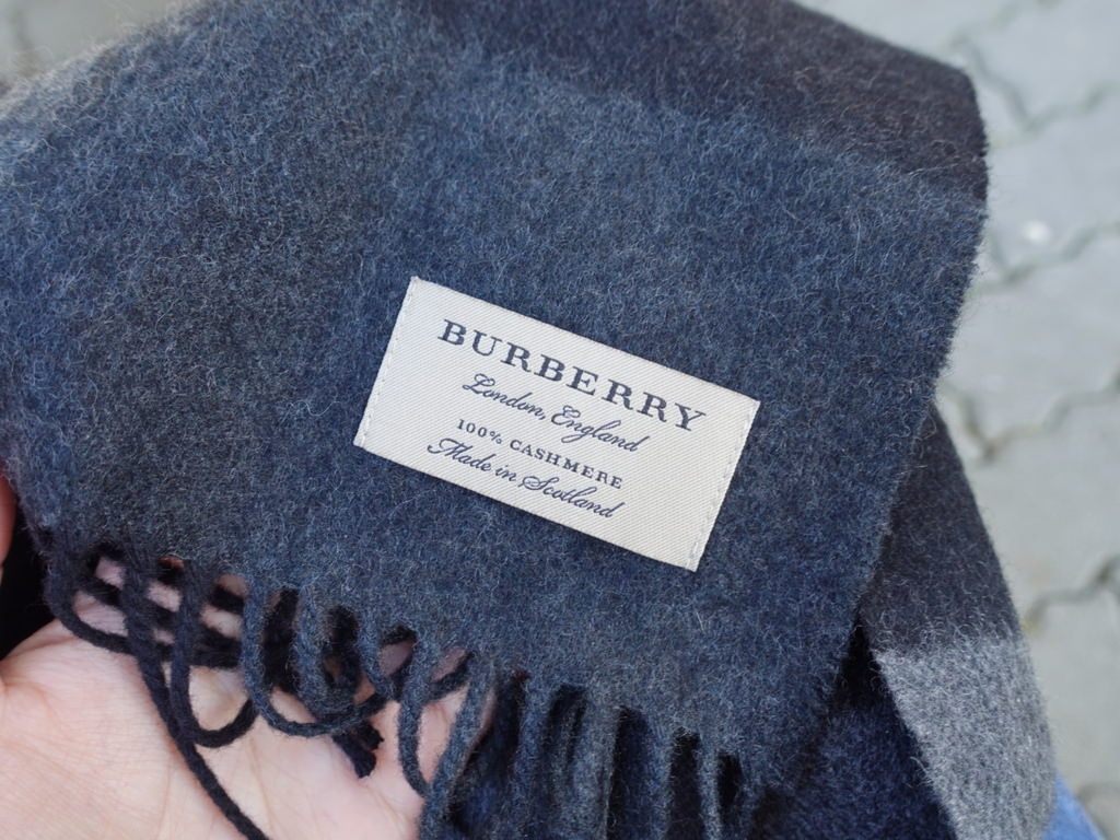 Burberry圍巾01.JPG