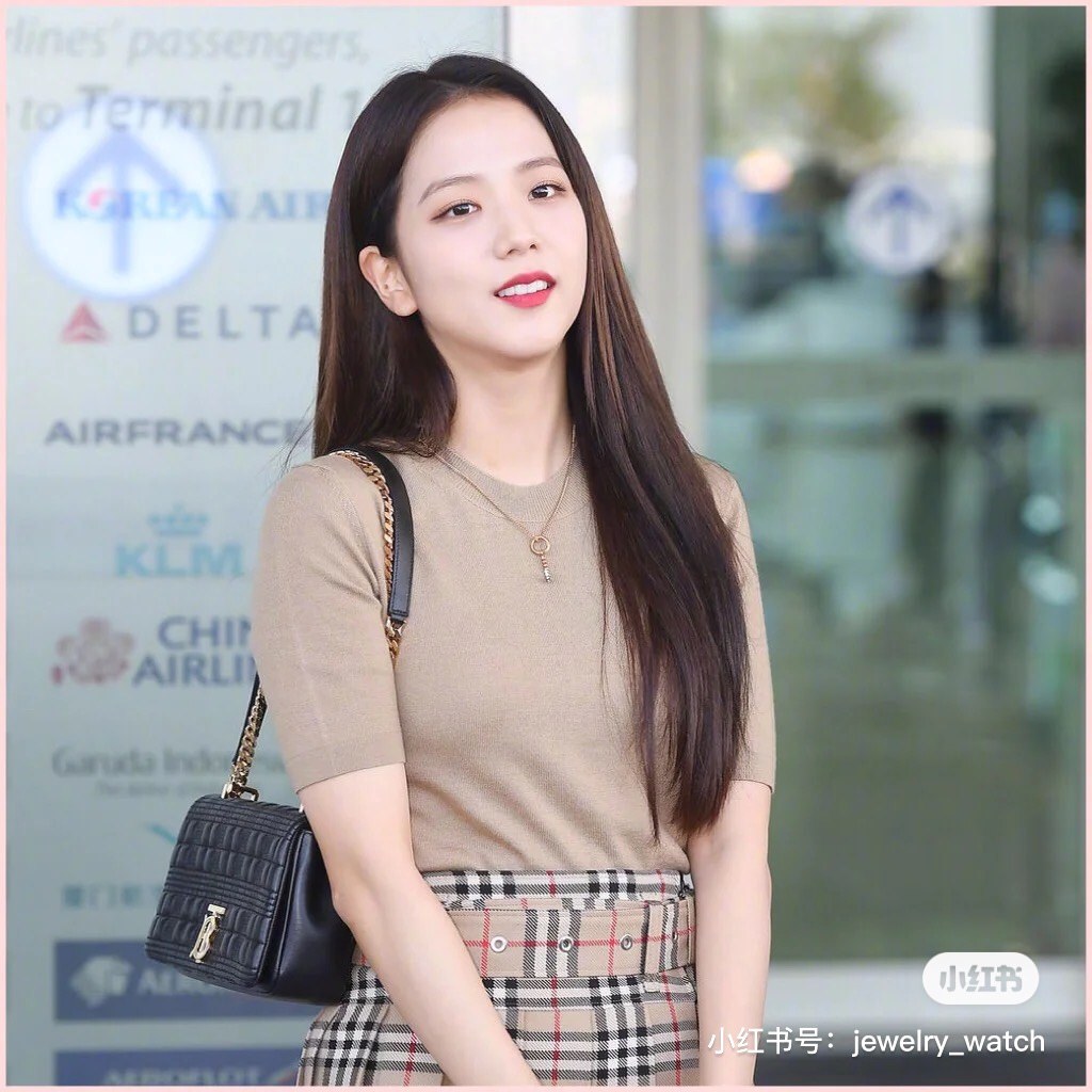 Jisoo burberry lola black.JPG