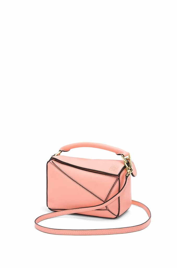 loewe puzzle mini櫻花粉.jpeg