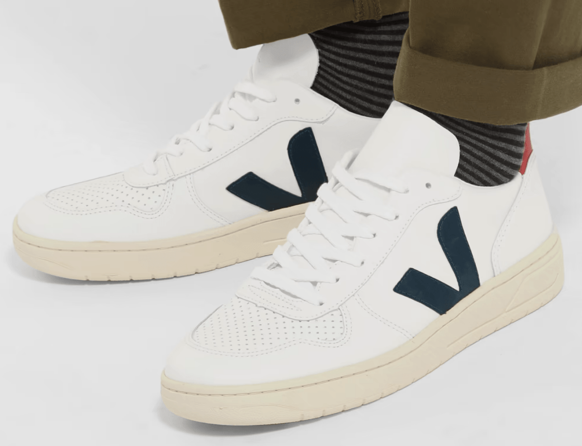 VEJA V 10 Rubber Trimmed Leather Sneakers（紅尾藍V）