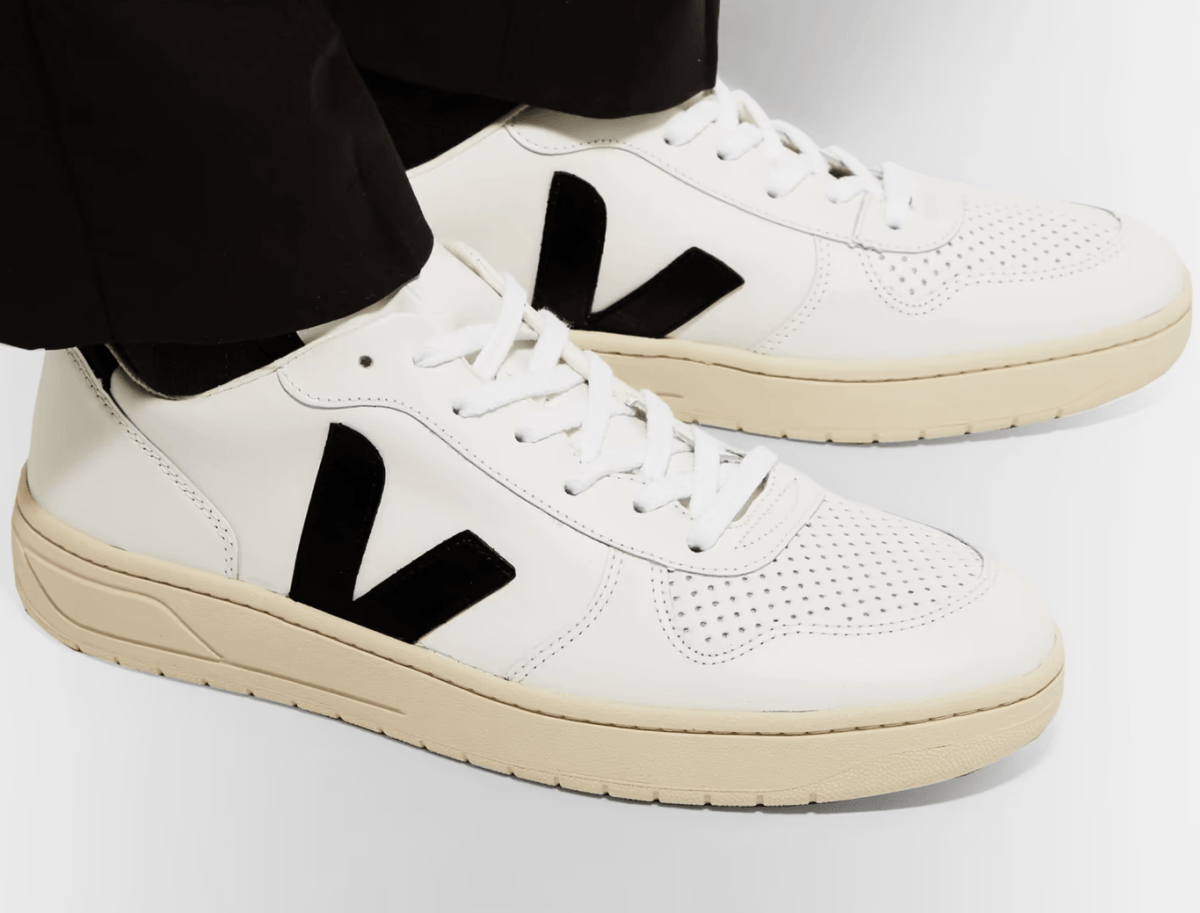 VEJA V 10 Rubber trimmed Leather Sneakers（白底黑V）