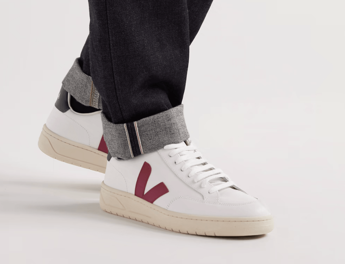 VEJA V 12 Leather Sneakers（藍尾紅V）