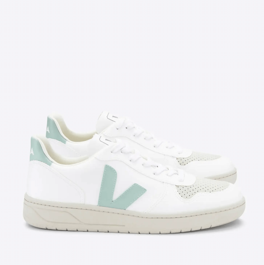 Veja V 10 Vegan Suede Trainers 女款