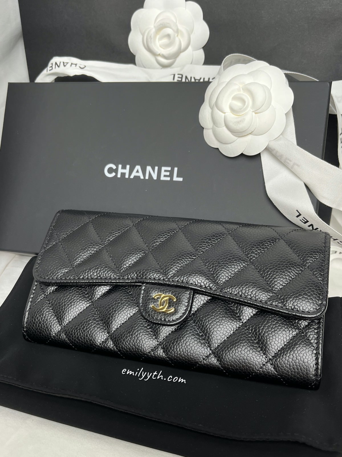 香奈兒開箱!2022 CHANEL 經典口蓋長夾台灣售價?日本買價差多少?愈來愈難買的小皮件,早買早享受,晚買也不會有折扣。 - 第1張圖 香奈兒開箱!2022 CHANEL 經典口蓋長夾台灣售價?日本買價差多少?愈來愈難買的小皮件,早買早享受,晚買也不會有折扣。