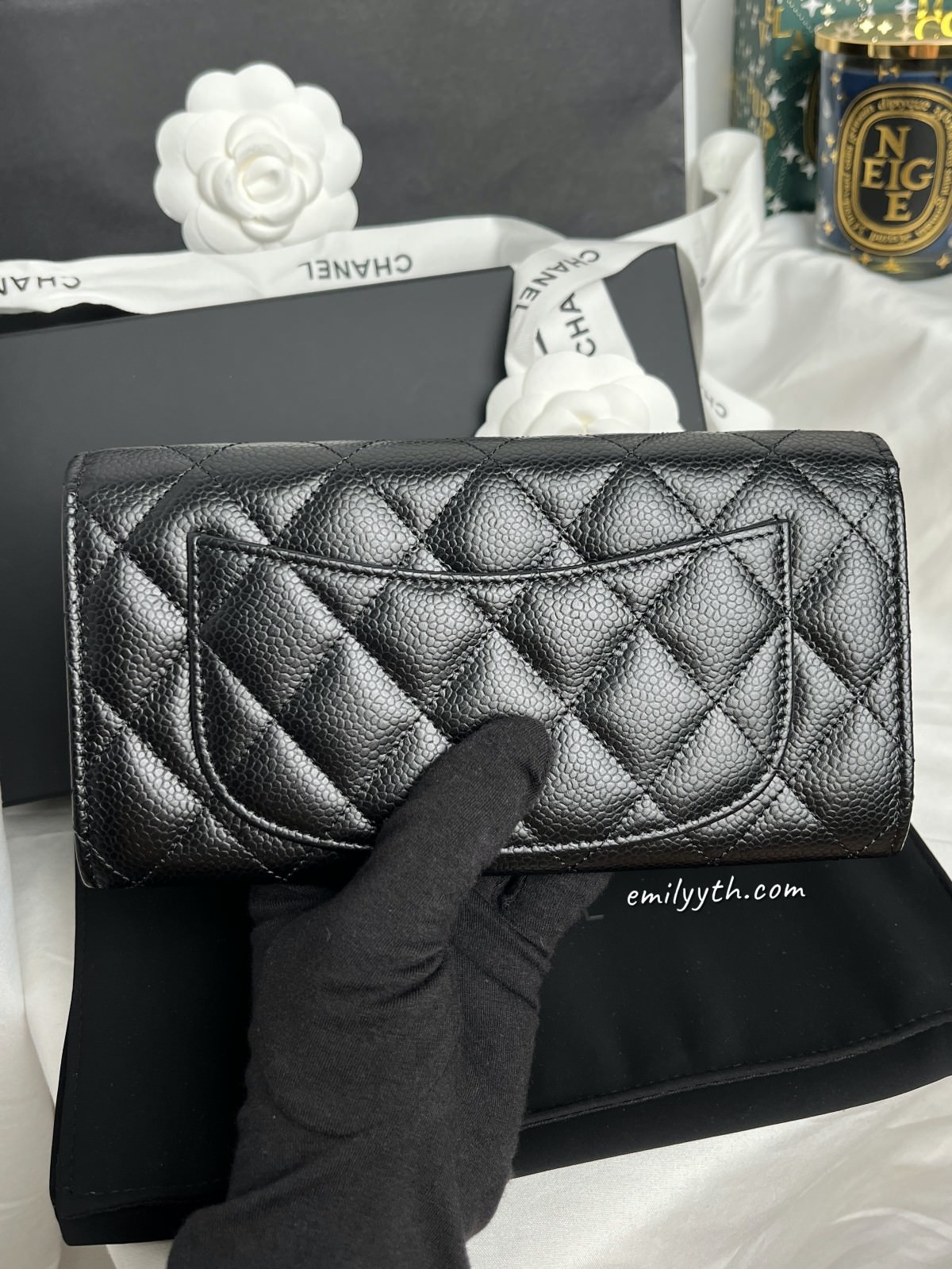 香奈兒開箱!2022 CHANEL 經典口蓋長夾台灣售價?日本買價差多少?愈來愈難買的小皮件,早買早享受,晚買也不會有折扣。 - 第15張圖 香奈兒開箱!2022 CHANEL 經典口蓋長夾台灣售價?日本買價差多少?愈來愈難買的小皮件,早買早享受,晚買也不會有折扣。