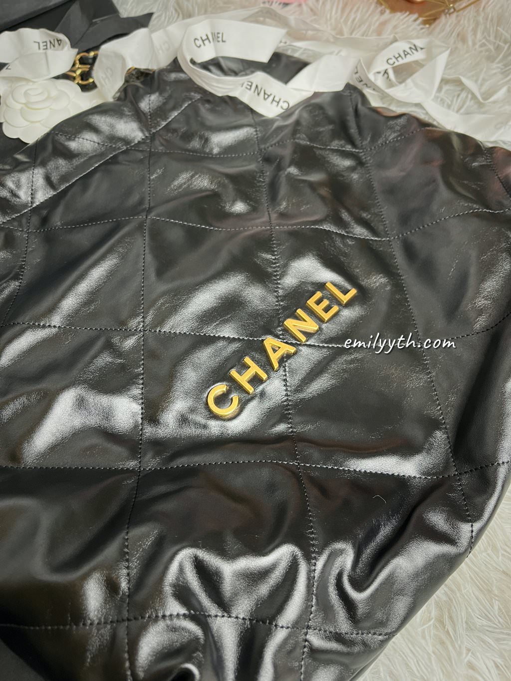 CHANEL香奈兒22包開箱！從垃圾包到一包難求？CHANEL 22 包大中小號介紹，貼心附上台灣價格、歐元價格比較！