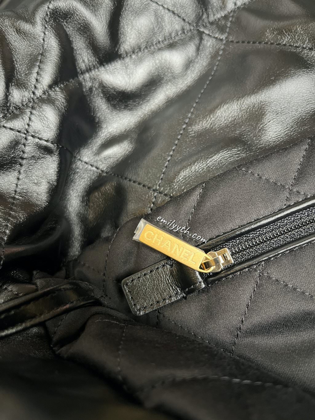 CHANEL香奈兒22包開箱！從垃圾包到一包難求？CHANEL 22 包大中小號介紹，貼心附上台灣價格、歐元價格比較！