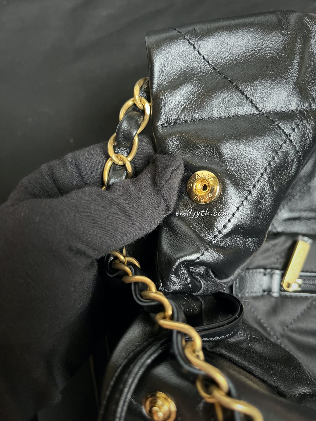 CHANEL香奈兒22包開箱！從垃圾包到一包難求？CHANEL 22 包大中小號介紹，貼心附上台灣價格、歐元價格比較！