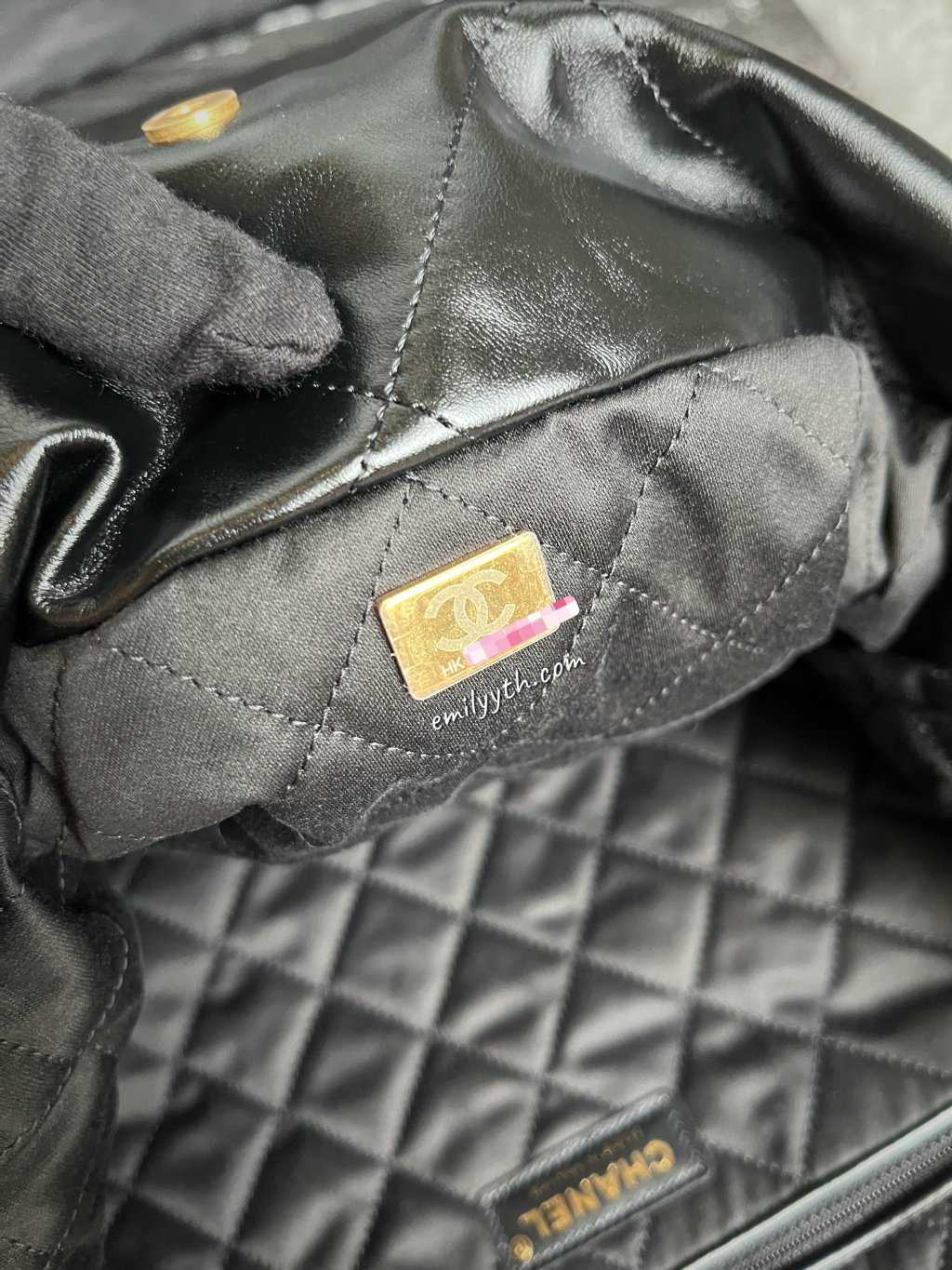 CHANEL香奈兒22包開箱！從垃圾包到一包難求？CHANEL 22 包大中小號介紹，貼心附上台灣價格、歐元價格比較！