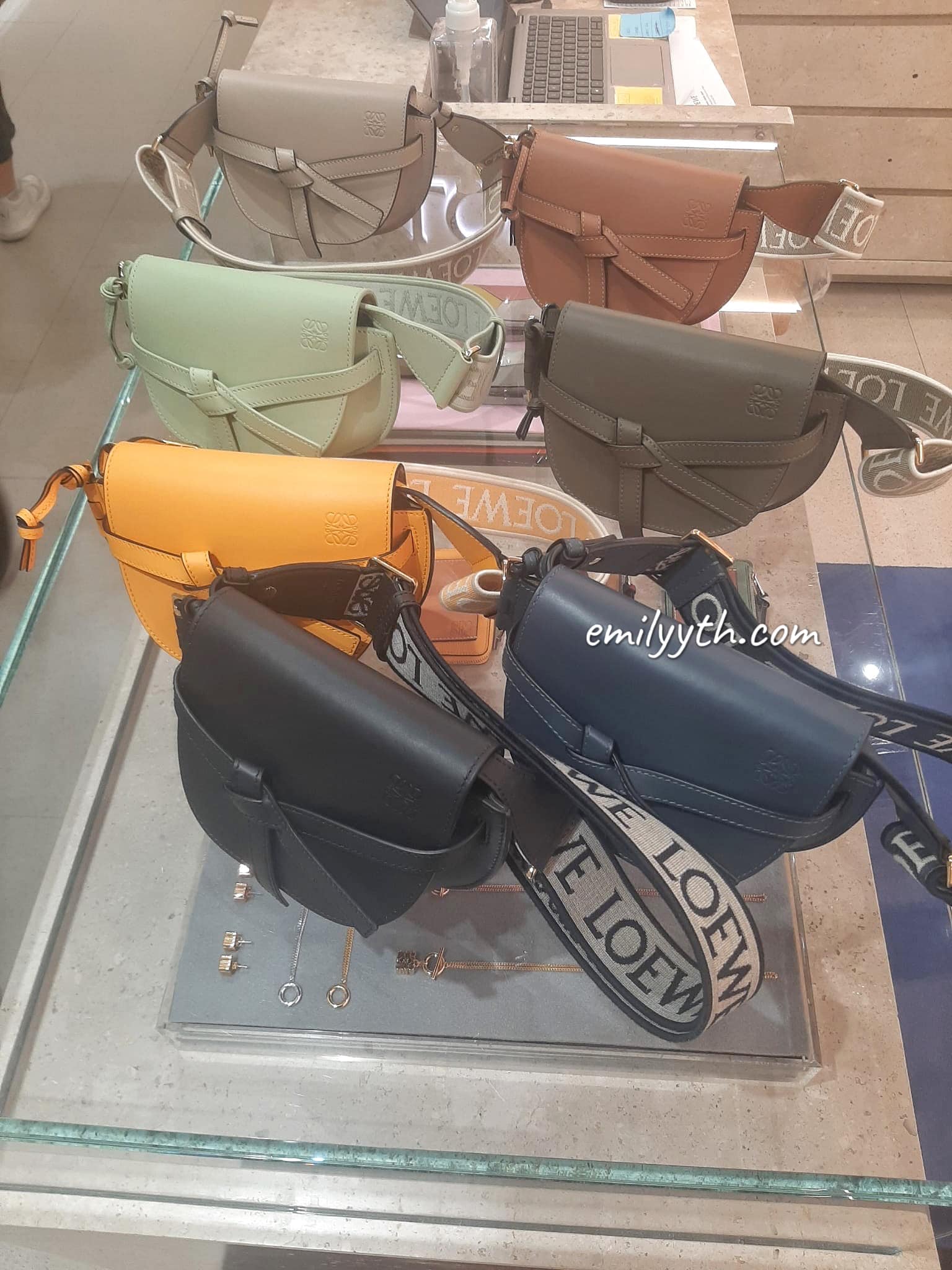 【2023 春季大促】FWRD 全站低至 7折！LOEWE, BALENCIAGA, MONCLER 必買（3/29 23:59 結束）