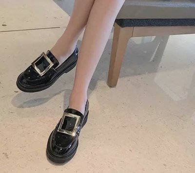 ROGER VIVIER 樂福鞋折扣