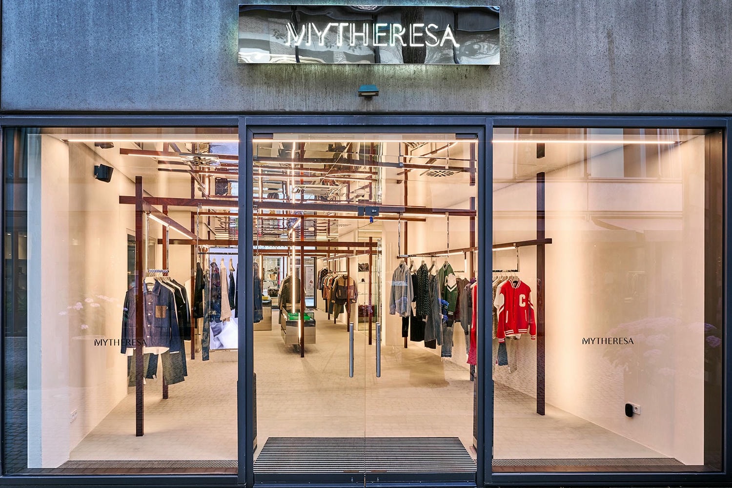 Mytheresa農曆新年折上8折，Burberry 再降價48折、Toteme 圍巾大衣64折…