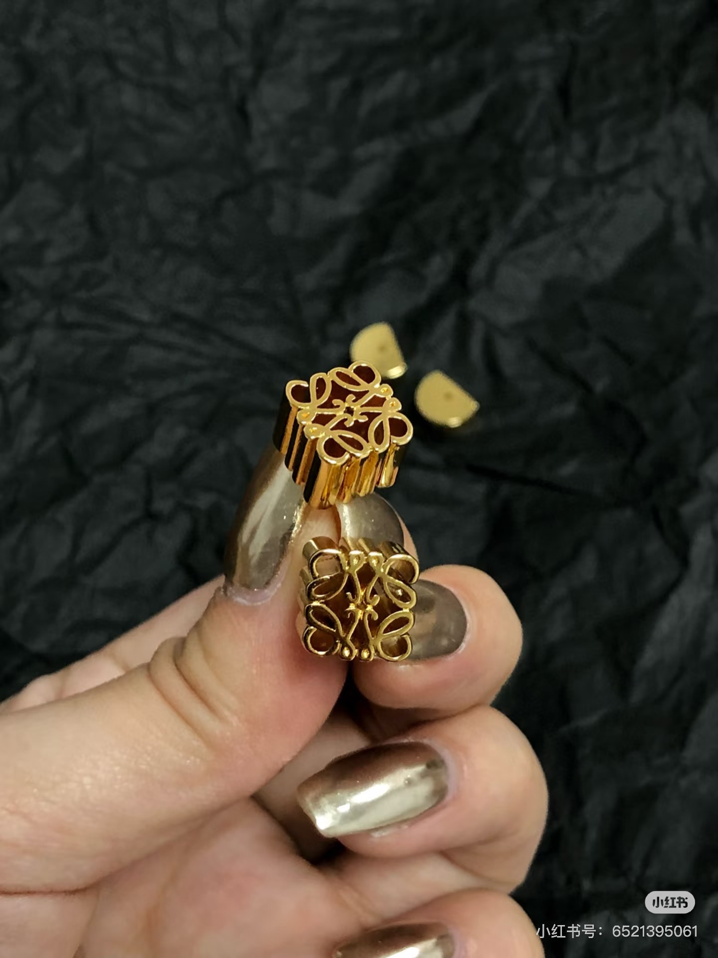 Bug價&美金相對低點請手刀！Loewe 月餅耳針、胸針、圍巾一次打包！