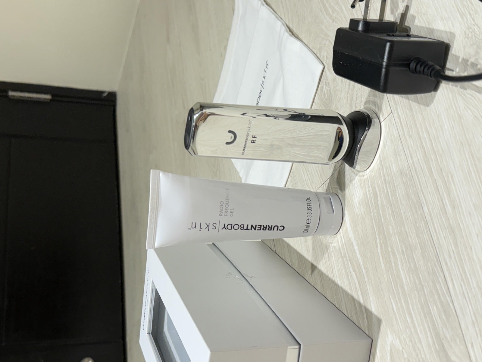 【實測】CurrentBody Skin 射頻美容儀｜居家保養界的鳳凰電波？兩次使用就有感，附對比圖＋使用教學