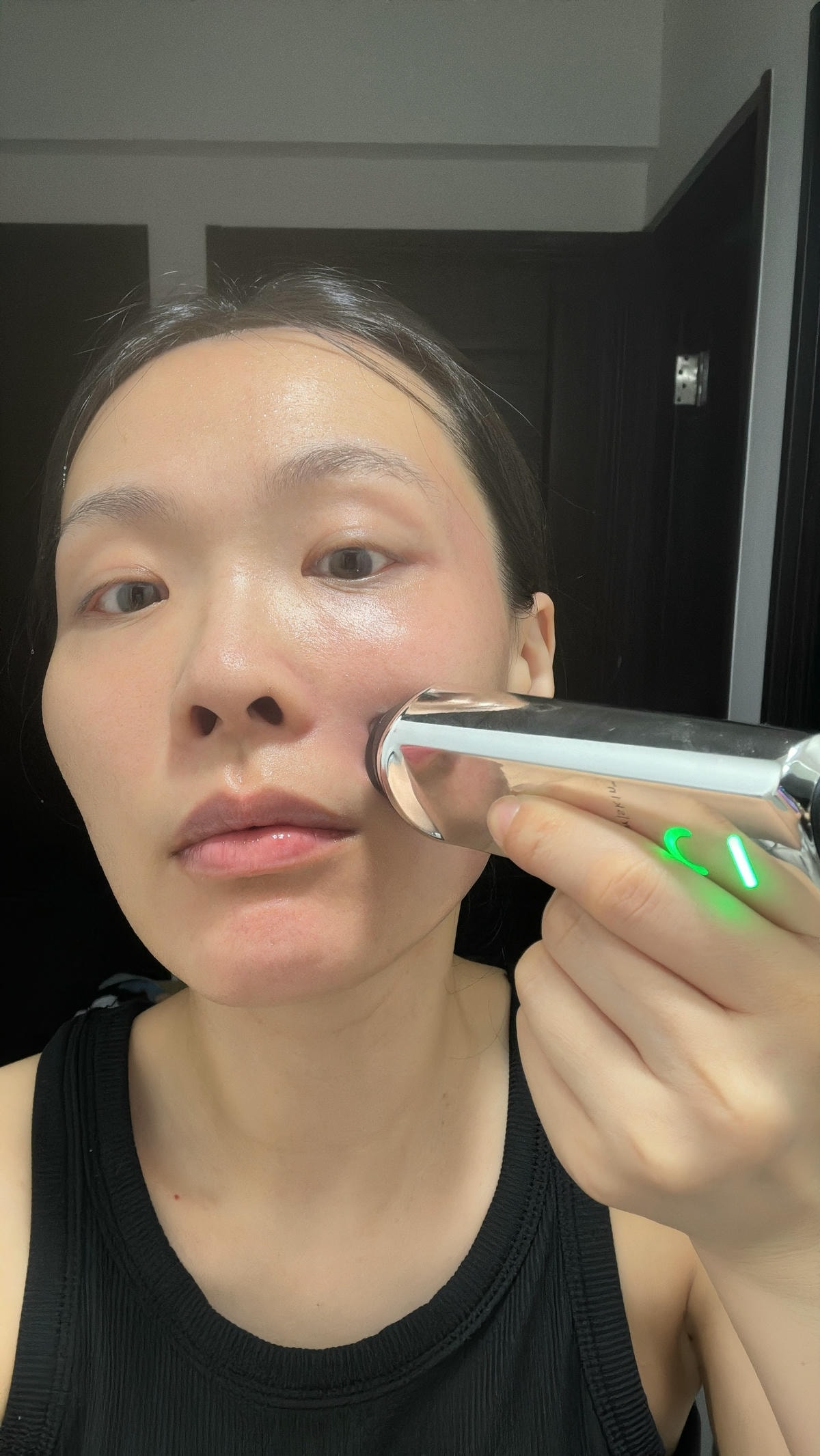 【實測】CurrentBody Skin 射頻美容儀｜居家保養界的鳳凰電波？兩次使用就有感，附對比圖＋使用教學