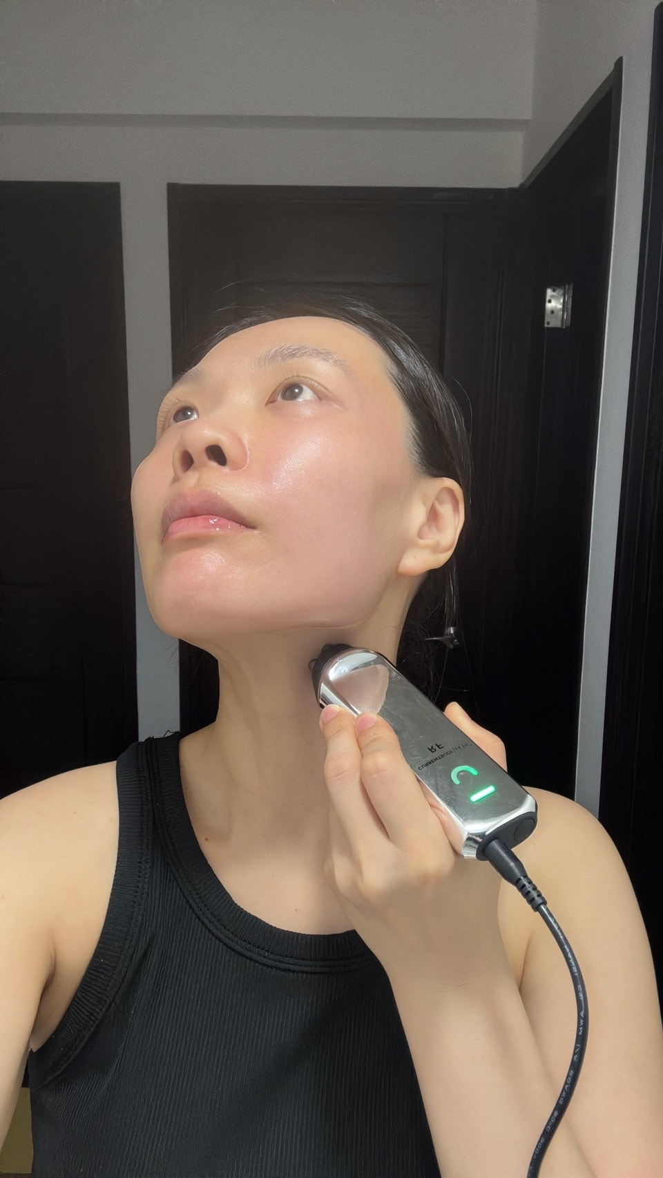 【實測】CurrentBody Skin 射頻美容儀｜居家保養界的鳳凰電波？兩次使用就有感，附對比圖＋使用教學