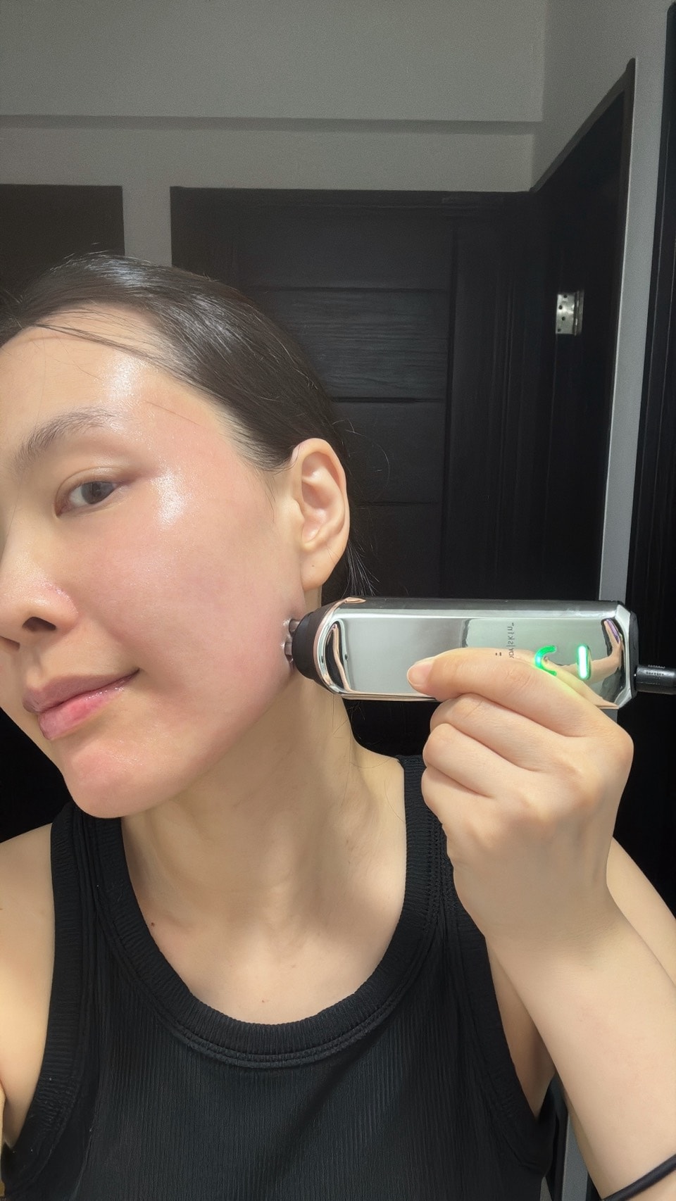 【實測】CurrentBody Skin 射頻美容儀｜居家保養界的鳳凰電波？兩次使用就有感，附對比圖＋使用教學