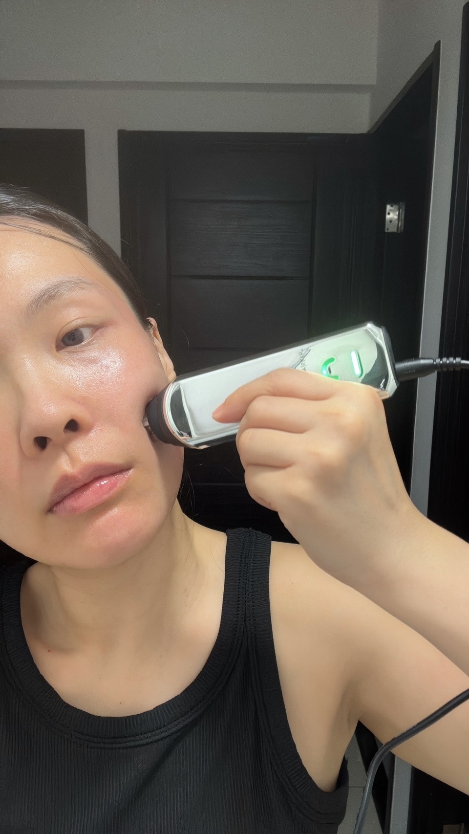 【實測】CurrentBody Skin 射頻美容儀｜居家保養界的鳳凰電波？兩次使用就有感，附對比圖＋使用教學