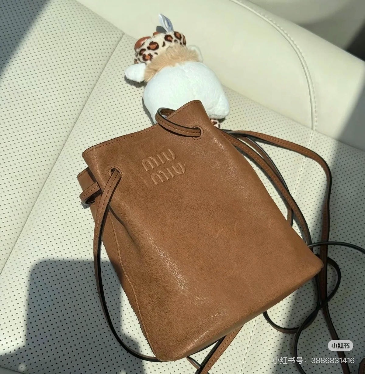 Miu Miu 爆款迷你小水桶 bug 價（台灣專櫃已漲價）
