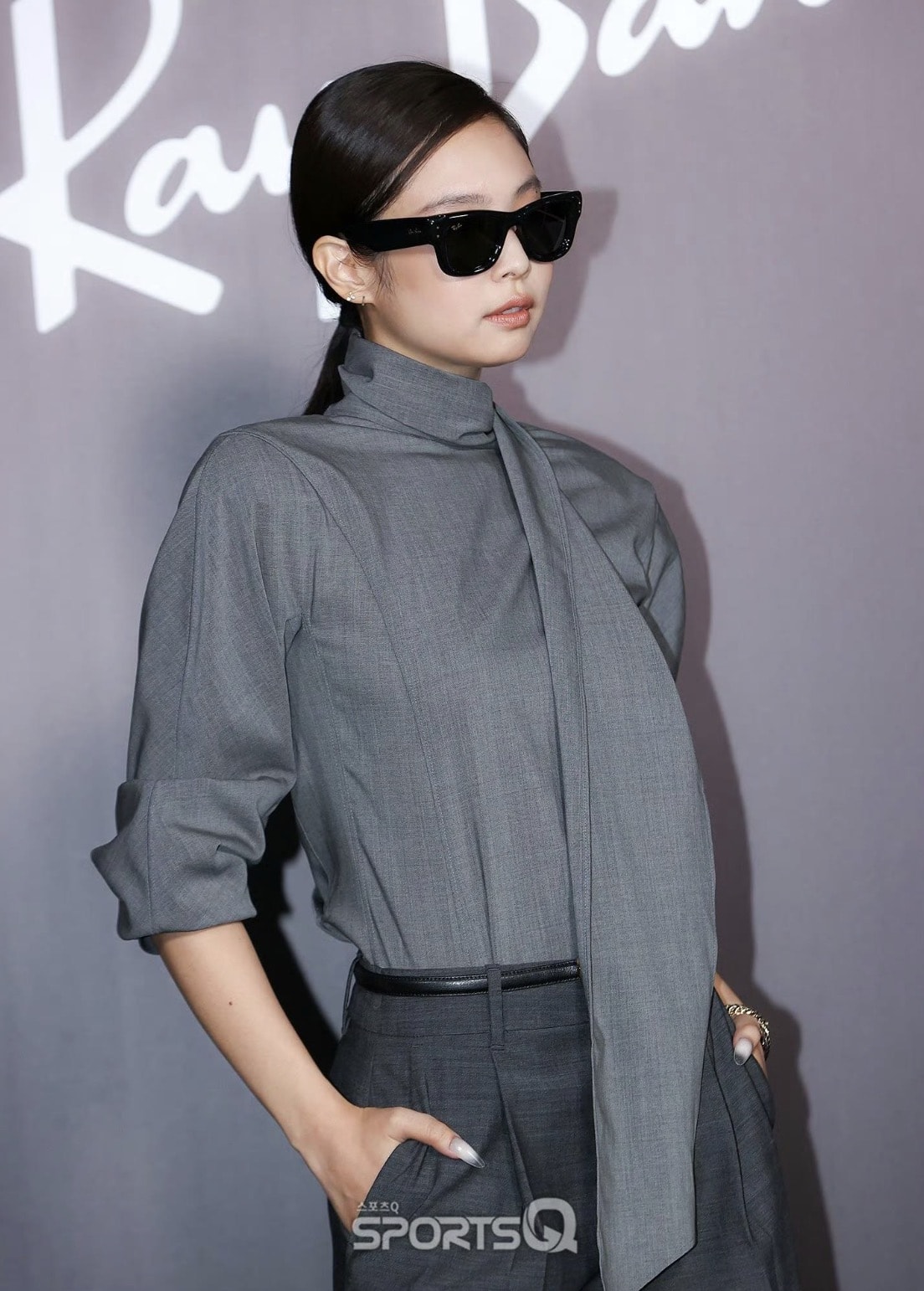 Farfetch正價品 75 折！Jennie 同款雷朋墨鏡 67 折！