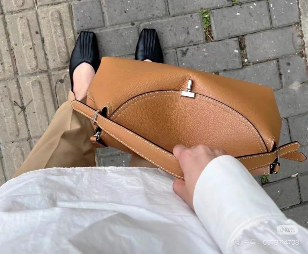 Mytheresa 最後週末加碼超多品牌,必買Lemaire可頌包3萬內入手、68折Toteme T-lock包! - 第34張圖