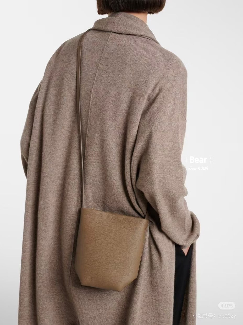 FWRD 秘密折扣！YSL / BV / The Row 必看！